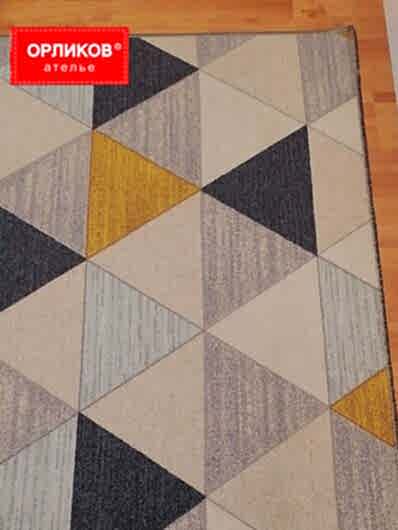 Разноцветный ковер после химчистки на дому