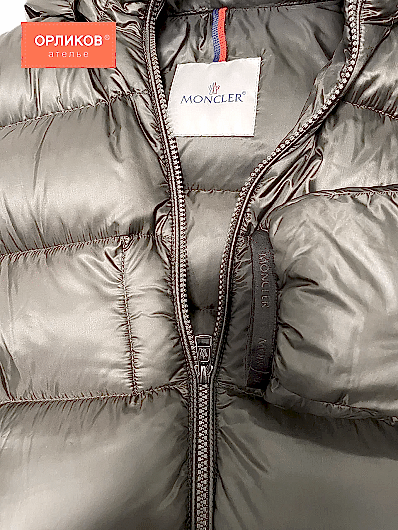 Пуховик Moncler после штопки дырки