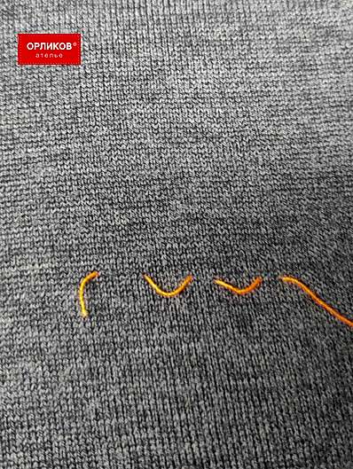 Трикотажная кофта после ремонта и штопки дырки