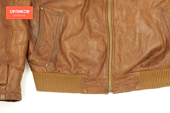Кожаная мужская коричневая куртка после ремонта