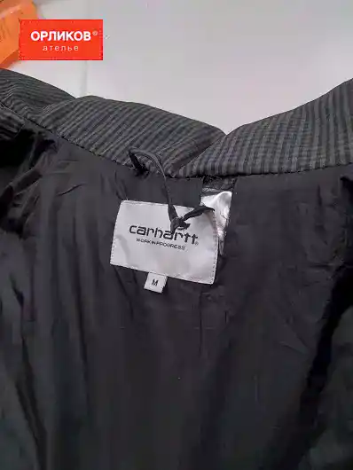 Мужская куртка до ремонта обрыва петельки на подкладке