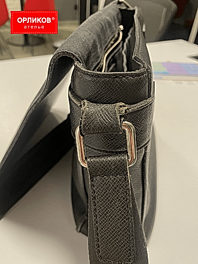 Детали на черной женской сумке до замены