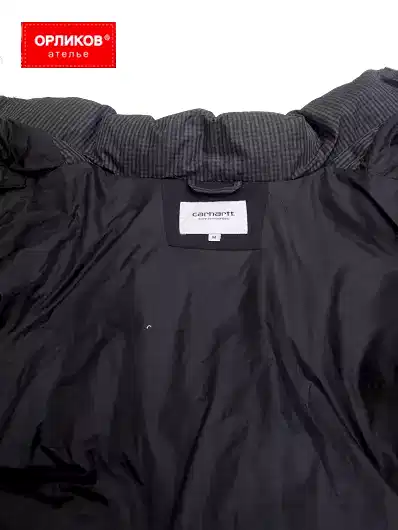 Мужская куртка после ремонта обрыва петельки на подкладке