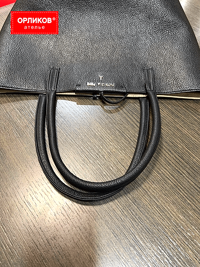 Ручки кожаной сумки после замены на новые изготовленные по образцу