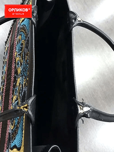 Крепления на женской сумке до реставрации