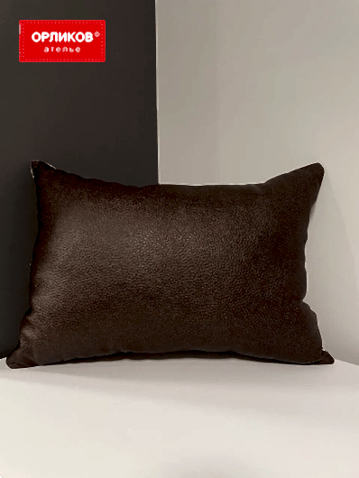 Кожаная подушка после реставрации и ремонта