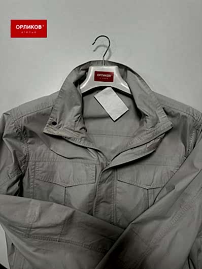 Серая мужская ветровка после химчистки