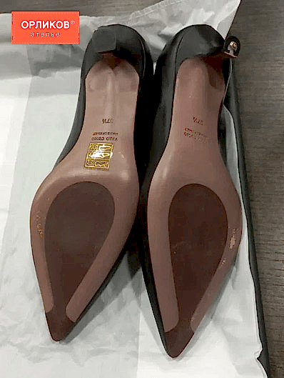 Подошвы женских туфель до наклейки профилактики