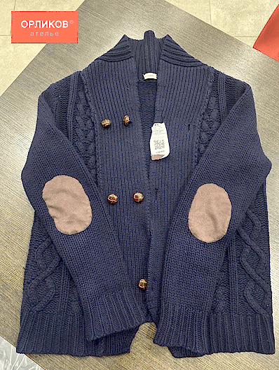 Локти на трикотажном свитере после ремонта