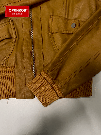 Кожаная коричневая куртка до штопки дырки